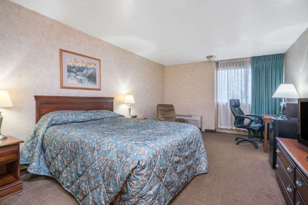 Everspring Inn And Suites Marshall Habitación foto